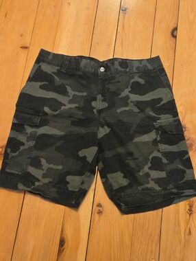 Men's Camouflage Cargo Shorts - Green/Black